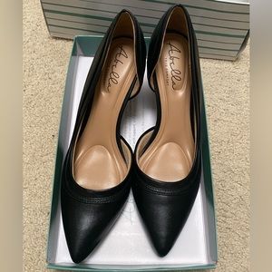 Abella black Satine pump, size 7.5